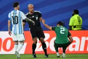 Zagueiro da Argélia se rende a Messi após hat-trick: 'Pode ser o maior'