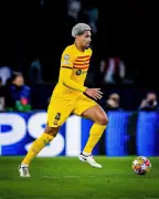 Zagueiro do Barcelona deixa Uruguai para tratar lesão na Espanha