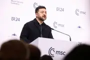 Zelensky promete que Moscou 'vai pegar fogo' após ataques ucranianos
