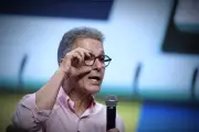 Zema critica relação de Flávio com Vorcaro, mas defende união da direita