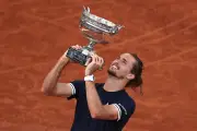 Zverev conquista primeiro título de Grand Slam em Roland Garros após final dramática