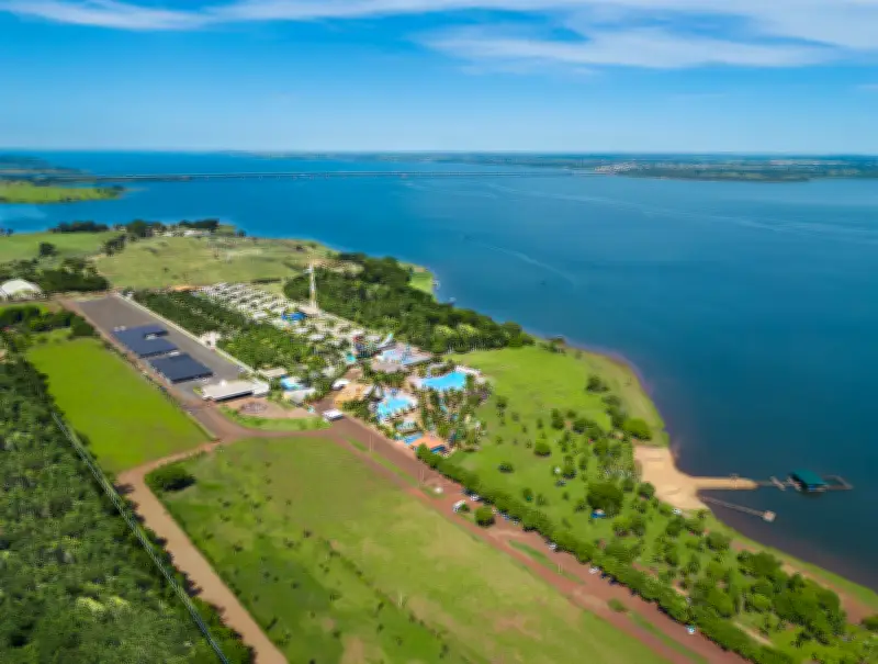 Grandes Lagos: resort com parque aquático termal no interior paulista