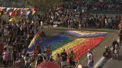 27ª Parada LGBTQIAPN+ ocupa Esplanada com foco em voto e direitos