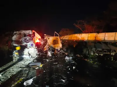 Acidente entre ônibus e carreta na MG-050 deixa dois mortos em Piumhi