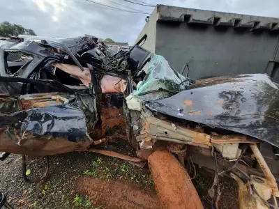 Acidente mata duas jovens em Foz do Iguaçu; carro tinha 10 pessoas em 5 lugares