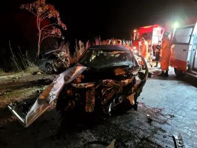 Acidente na BR-251 em Francisco Sá mata duas pessoas e fere três