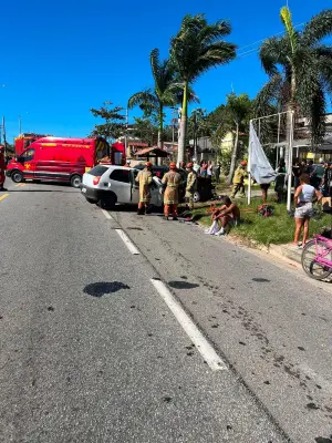 Acidente na RJ-162 em Rio das Ostras mata mulher e fere 7