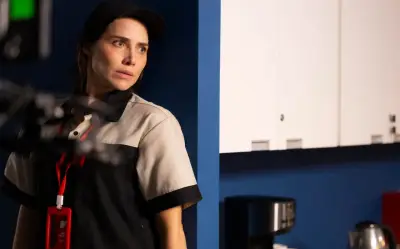 Adriana flagra traição de Ademir e inicia vingança em 'Quem ama cuida'