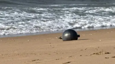 Agência Espacial Australiana identifica origem de misteriosas bolas de metal em praia