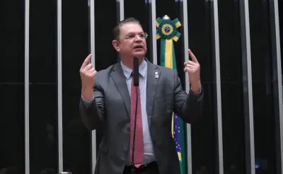Aliados celebram tentativa de pacificação entre Michelle e Flávio Bolsonaro