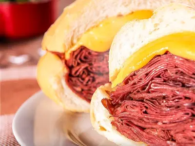 Anthony Bourdain e o sanduíche de mortadela que conquistou o chef