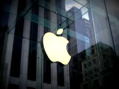 Apple lucra US$ 29,8 bi no 3º trimestre fiscal, alta de 27%, ações caem