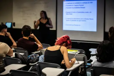 Aprovação no ensino médio sobe, mas com ressalvas
