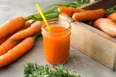 Aproveite as folhas de cenoura em saladas e sucos nutritivos