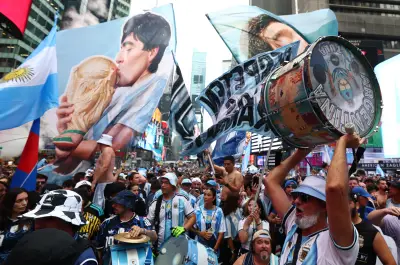 Argentinos tomam Times Square em festa antes da final da Copa do Mundo