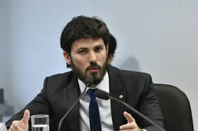 Aro libera Flávio em palanque e destrava acordo em Minas