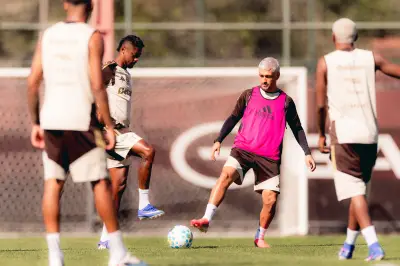 Arrascaeta volta após 3 meses: Flamengo divulga relacionados contra Chapecoense