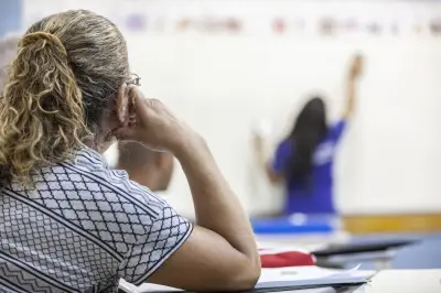 Avanço por inércia: queda na baixa escolaridade é explicada por mortalidade