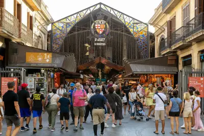 Barcelona impõe limite de 16 milhões de turistas e taxa para sustentabilidade