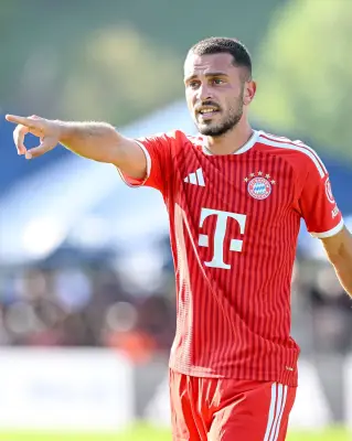 Bayern de Munique goleia Rottach-Egern por 15 a 0 em amistoso com placar travado
