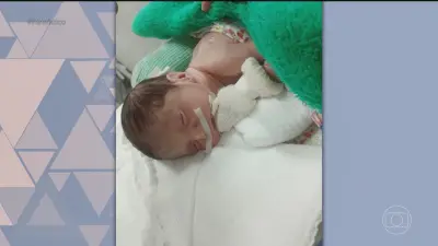 Bebê declarado morto volta à vida: pais relatam emoção após 5 horas de luto