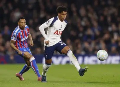 Benfica oferece 20 milhões de euros por Souza, lateral do Tottenham