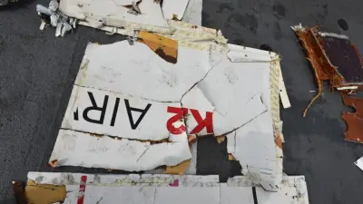 Boeing 737 cargueiro cai no Paquistão com 5 tripulantes; destroços no mar