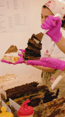 Bolo de chocolate com ganache: receita completa em camadas