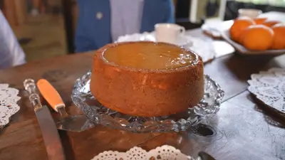 Bolo 'piscininha' de laranja Bahia: receita passo a passo