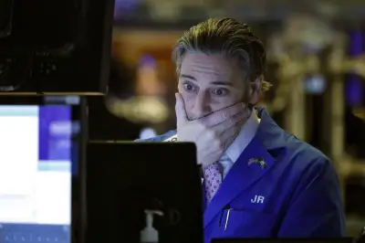 Bolsas em NY caem com pressão de techs e tensões EUA-Irã