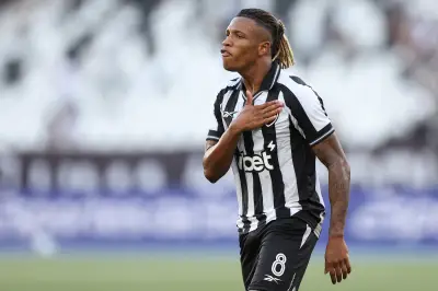 Botafogo recusa proposta do Palmeiras por Danilo; volante joga hoje