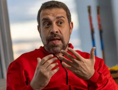 Boulos diz que eleição será Lula contra bolsonarismo e ambições colonialistas de Trump