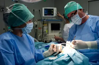 Britânica morre após cirurgia plástica na Turquia; legista cita causas naturais
