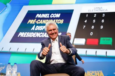 Caiado provoca Eduardo Bolsonaro com enquete sobre 'Pateta da política'