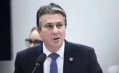 Camilo Santana assume liderança do PT no Senado e promete apaziguar conflito Lula-Alcolumbre