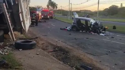 Caminhão atravessa canteiro e deixa 4 feridos em Indaiatuba