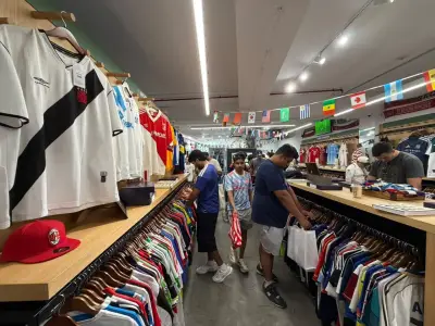 Camisa de Felipe Melo da Copa de 2010 é vendida por R$ 13,7 mil em NY