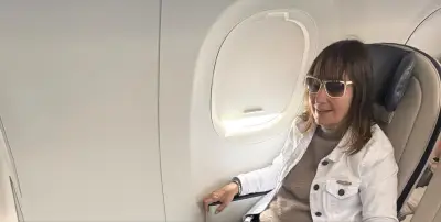 Cantora Kátia se apresenta no Rio com cão-guia Willy