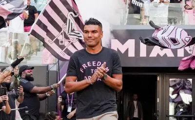 Casemiro chama Messi de 'Deus do futebol' em apresentação no Inter Miami