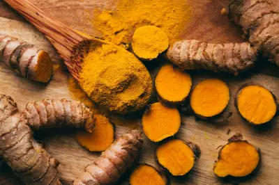 Chá de cúrcuma: benefícios, como preparar e dose ideal