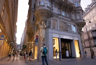 Chanel compra Charvet, tradicional camisaria francesa de 1838