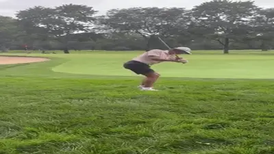 Charlie Woods, filho de Tiger, reclama com torcedor em torneio