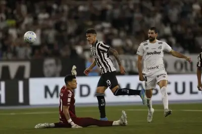 Com gol no fim, Botafogo vence Santos por 2 a 1 no Nilton Santos