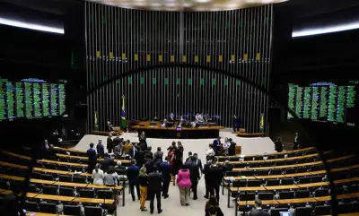 Congresso em recesso adia PEC da jornada 6×1 e outros projetos de Lula
