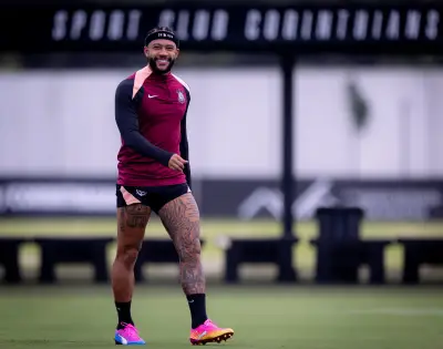 Corinthians encaminha renovação de Memphis Depay com acordo de dívida
