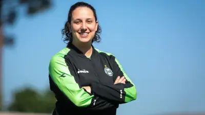 Coritiba contrata Victória Gomes como primeira treinadora da base feminina