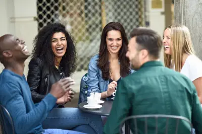 Cérebro pode processar duas conversas ao mesmo tempo, revela estudo
