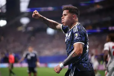 Cristian Romero chama Gary Neville de 'estúpido' após classificação argentina
