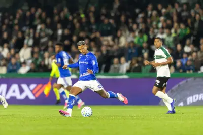 Cruzeiro vence Coritiba com gol de Matheus Pereira no Couto Pereira