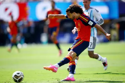 Cucurella promete tatuagem do rosto de técnico após título da Copa 2026
